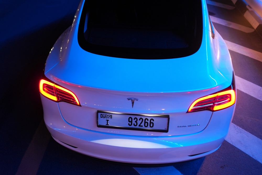 Weiß Tesla Leistung des Modells 3 2023