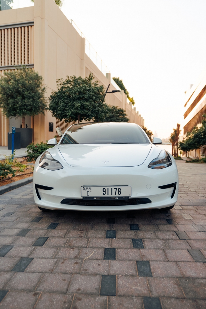 Beyaz Tesla Model 3 Standart Artı 2021