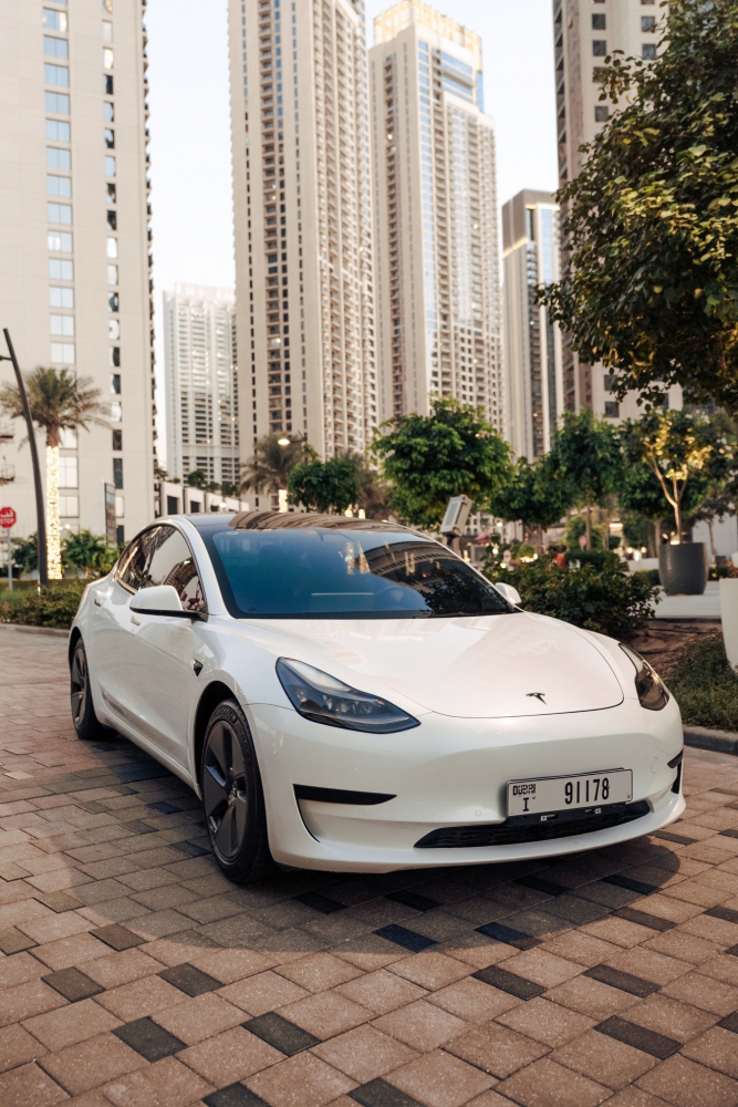 Beyaz Tesla Model 3 Standart Artı 2021