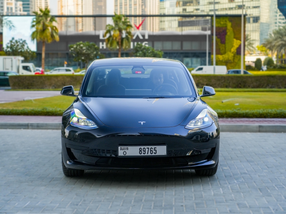Siyah Tesla Model 3 Standart Artı 2023