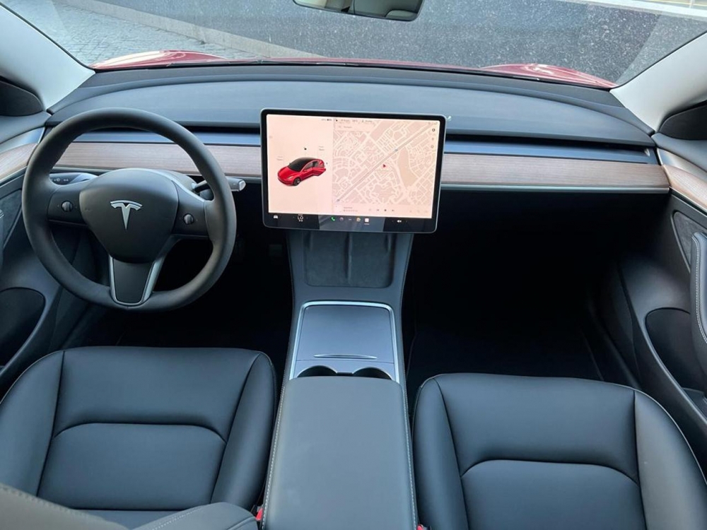 rouge Tesla Modèle 3 Standard Plus 2023