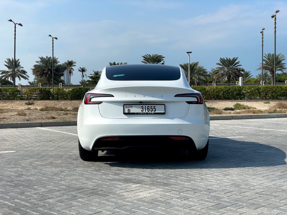 Beyaz Tesla Model 3 Standart Artı 2024