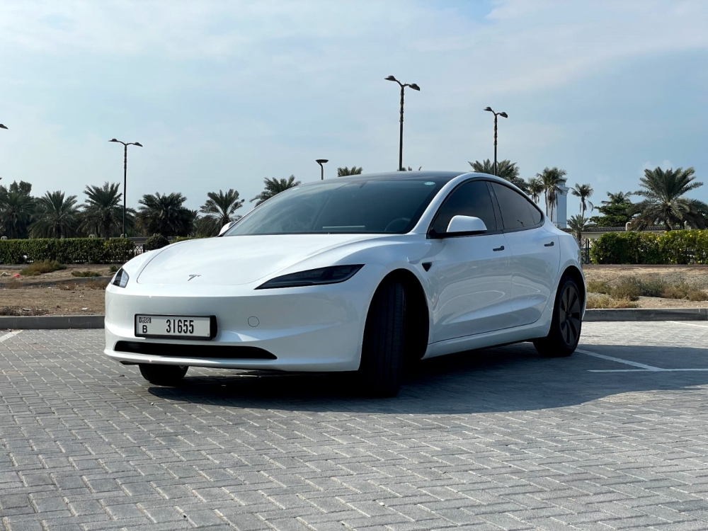 Miete Tesla Modell 3 Standard Plus 2024 in Dubai