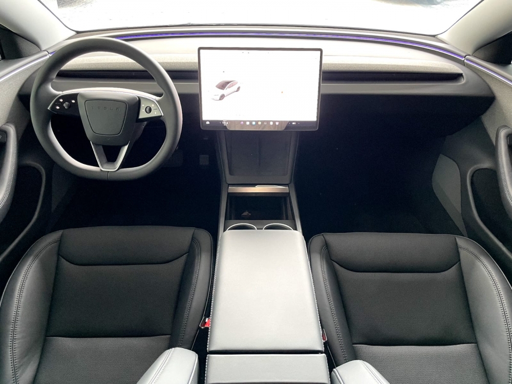 Bianca Tesla Modello 3 Standard Plus 2024