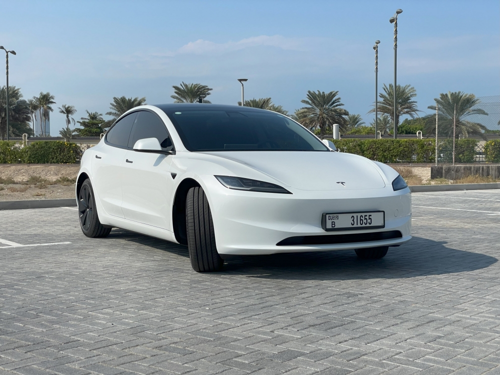 Bianca Tesla Modello 3 Standard Plus 2024
