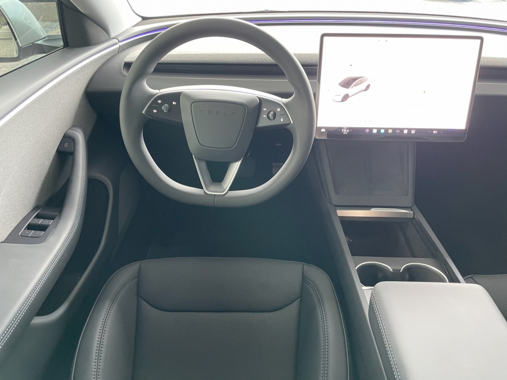 blanc Tesla Modèle 3 Standard Plus 2024