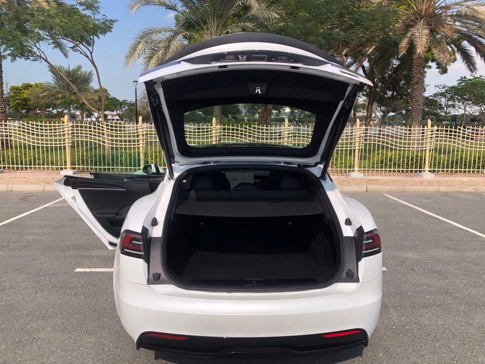 White Tesla Model S Plaid 2023
