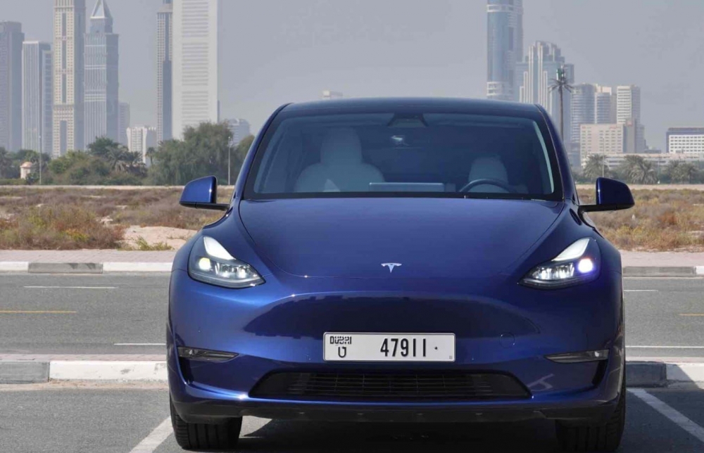 Mavi Tesla Y Modeli Uzun Menzilli 2022