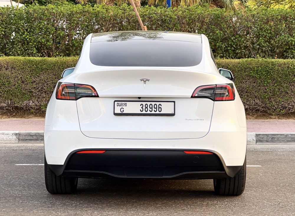 wit Tesla Model Y Lange afstand 2023