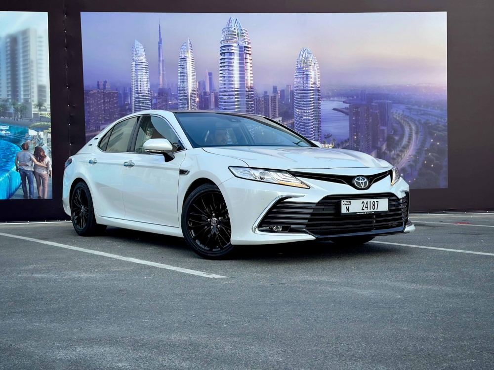 wit Toyota Camry 2024
