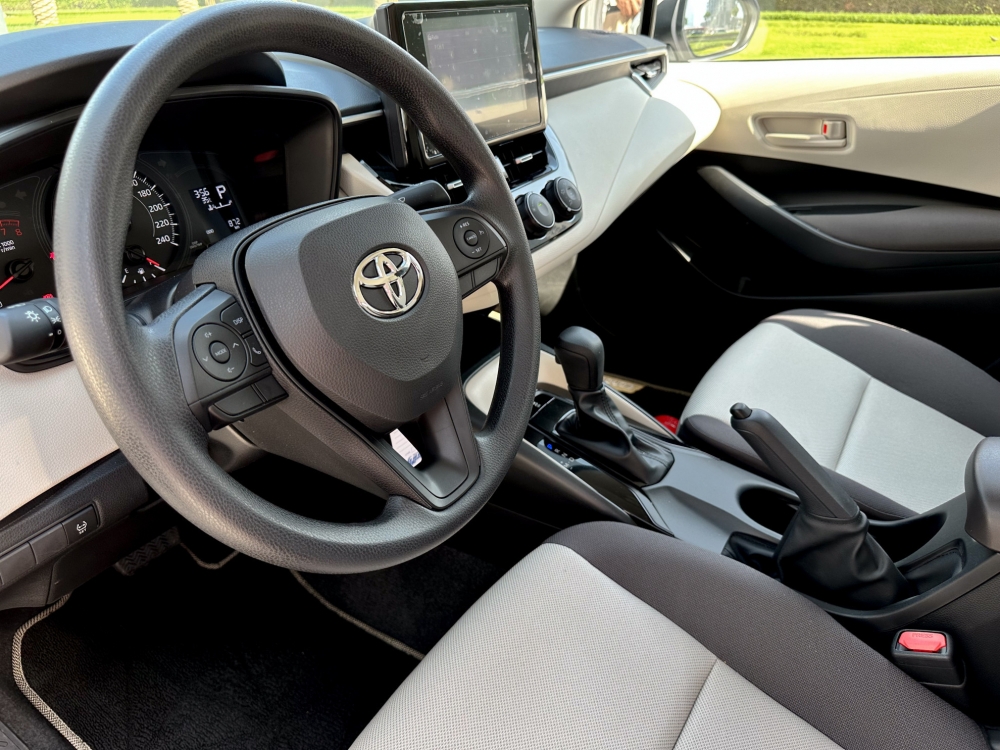 blanc Toyota Corolle 2023