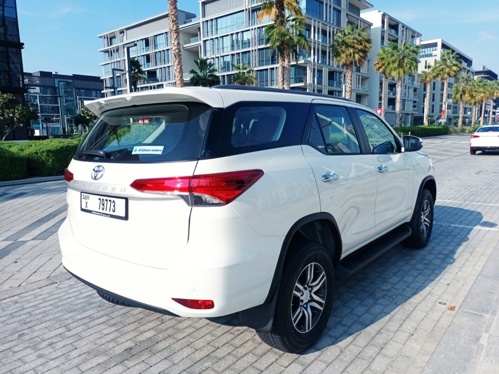 White Toyota Fortuner 2022