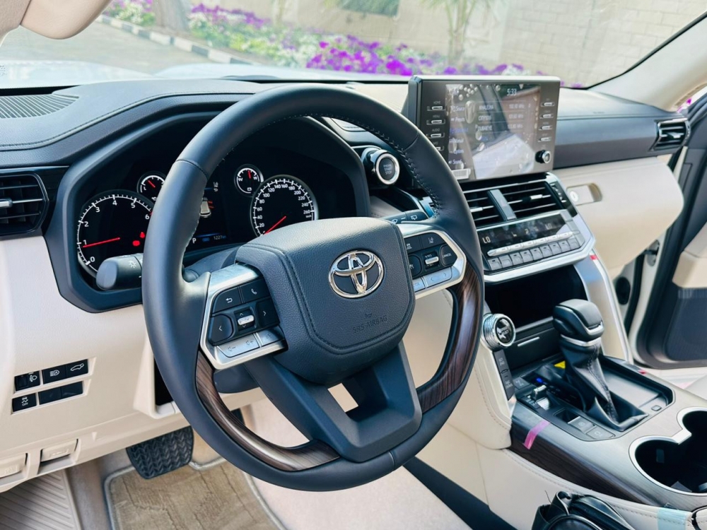 White Toyota Land Cruiser EXR V6 2023