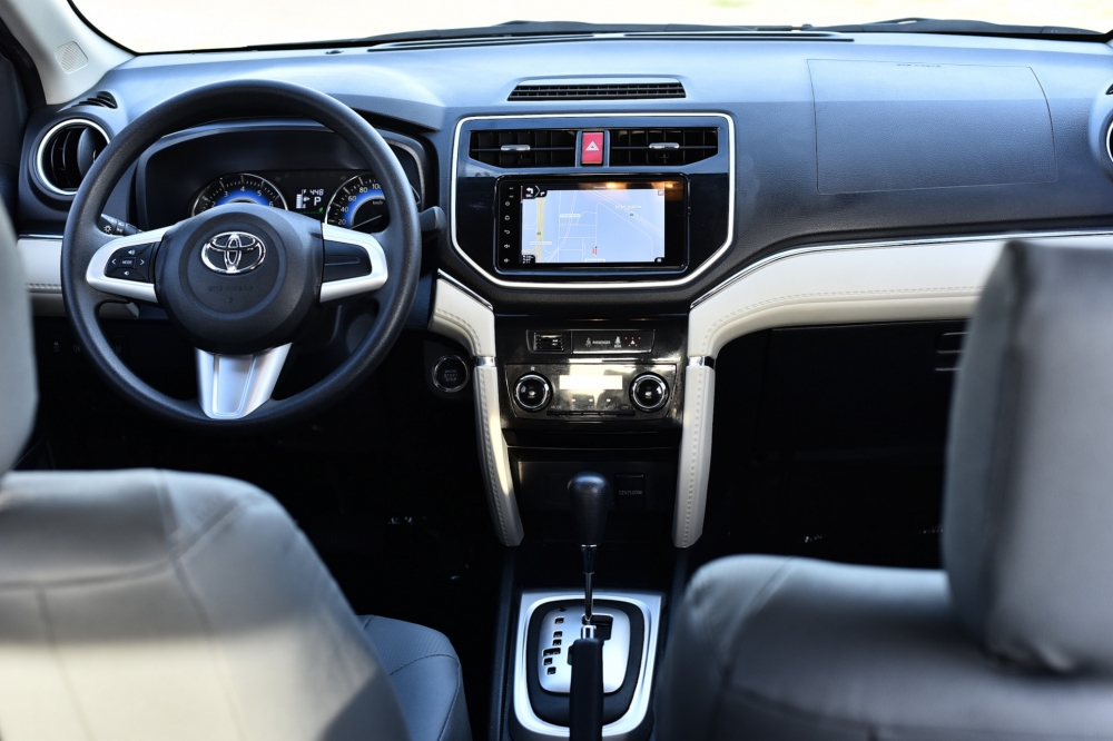 Weiß Toyota Sich beeilen 2022