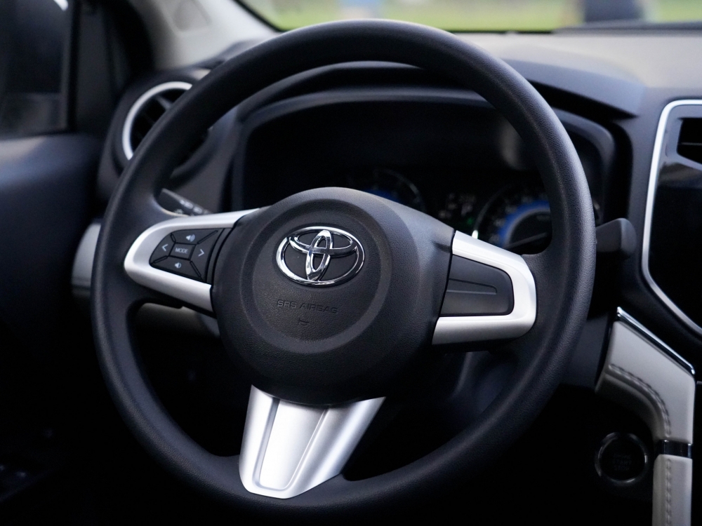 Weiß Toyota Sich beeilen 2023