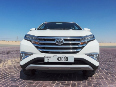 Rent Toyota Sich beeilen 2023