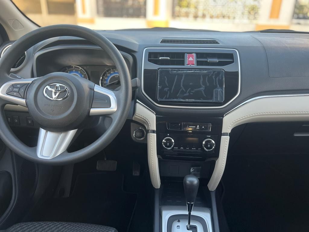 Amarillo Toyota Prisa 2023
