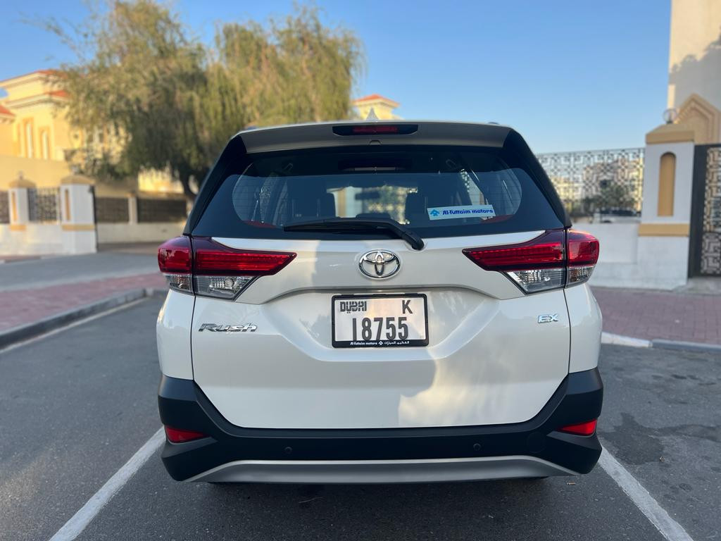 Jaune Toyota se ruer 2023