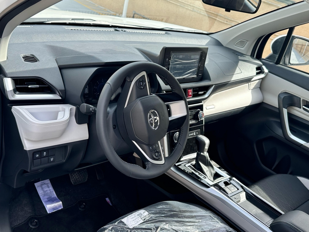 wit Toyota Veloz 2024