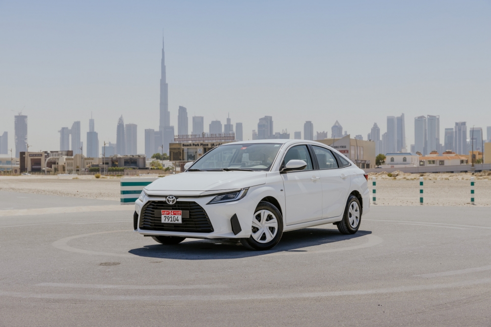 Huur Toyota Yaris 2023 in Dubai