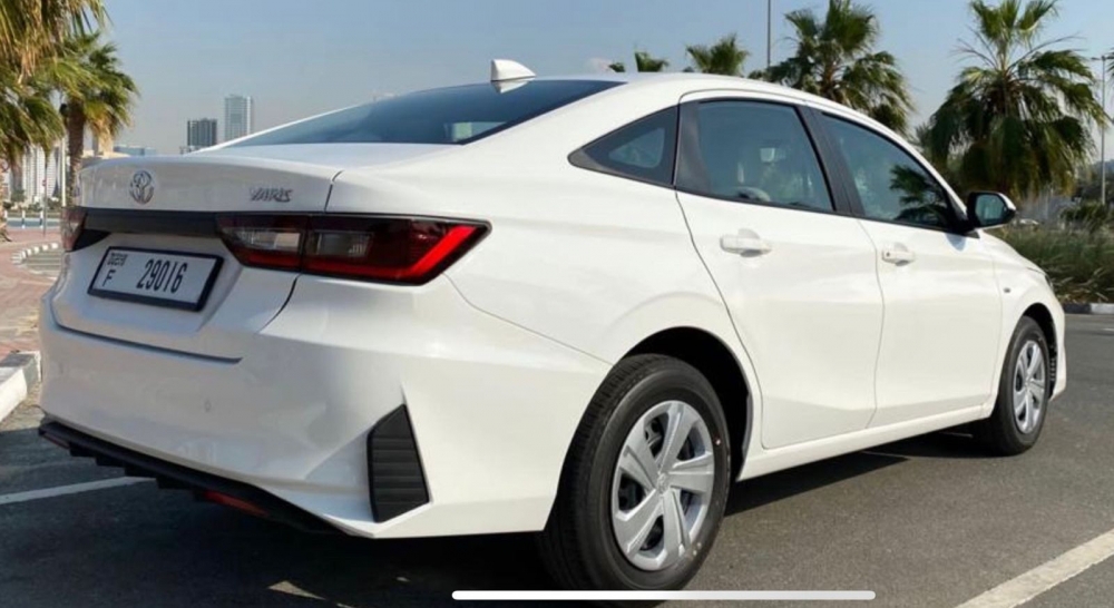 Beyaz Toyota Yaris Sedan 2023
