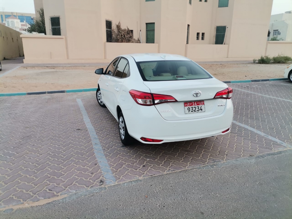 Weiß Toyota Jaris 2021