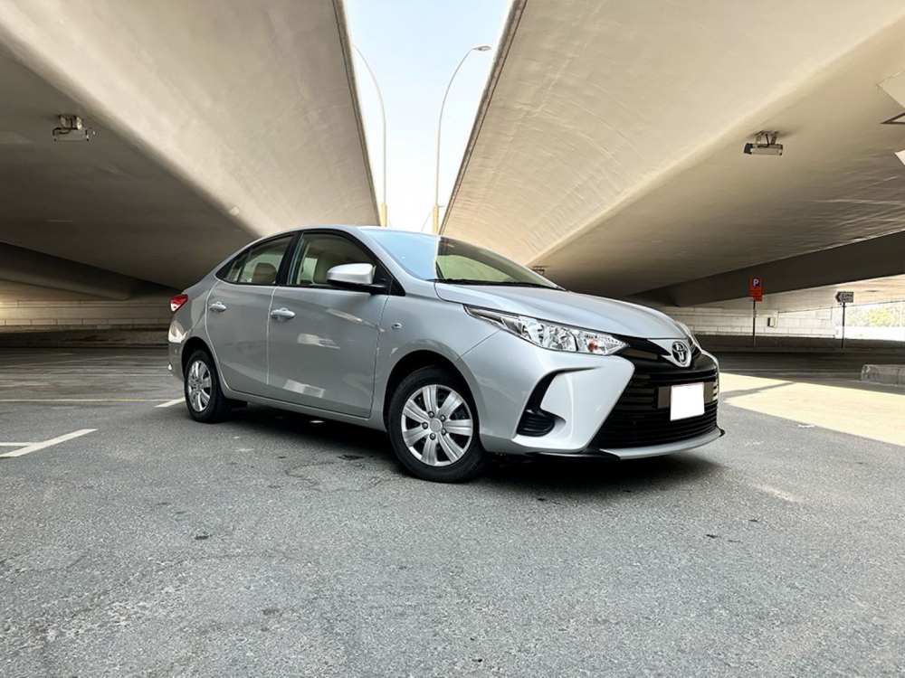 Silber Toyota Jaris 2022