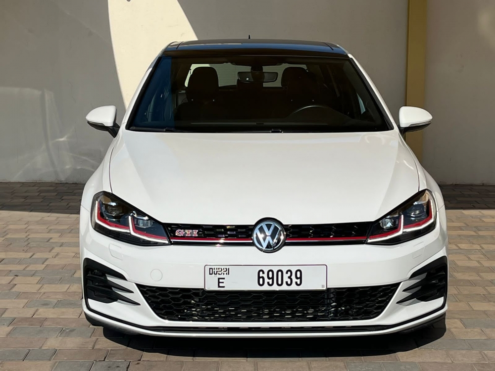 blanc Volkswagen Golf GTI 2020