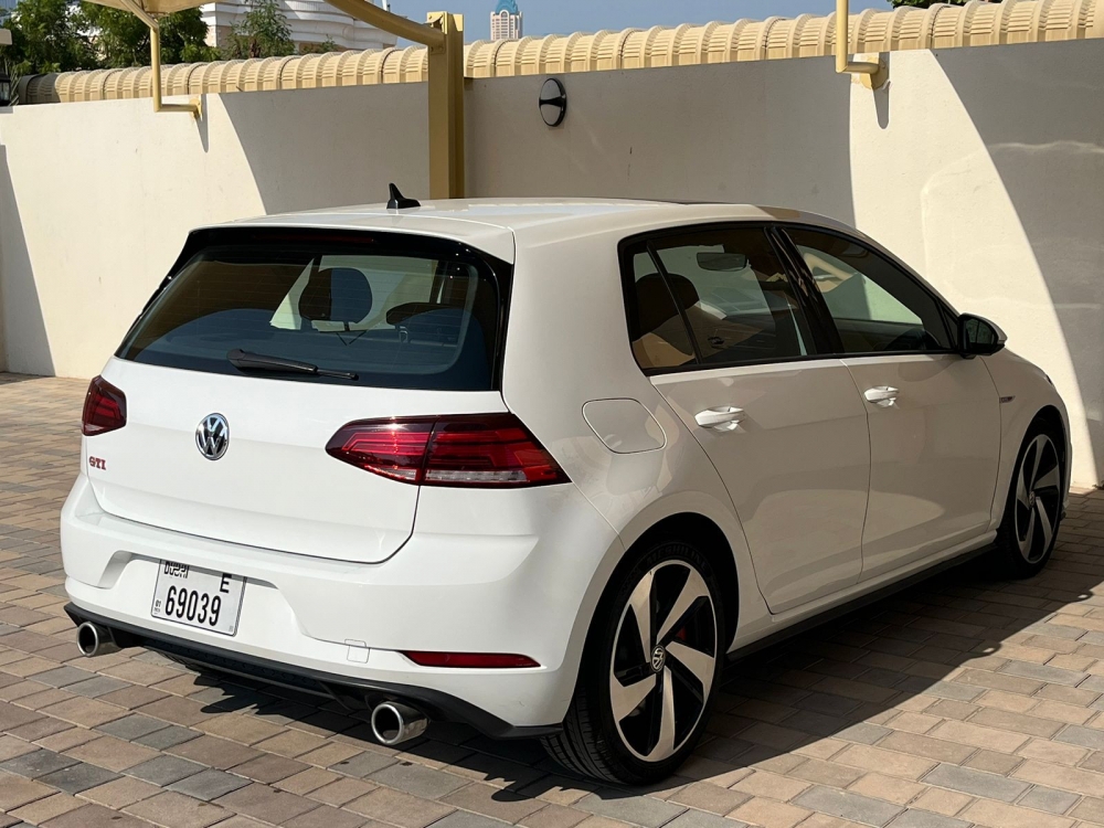 Blanco Volkswagen GolfGTI 2020