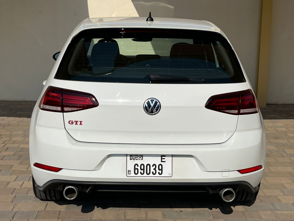 blanc Volkswagen Golf GTI 2020
