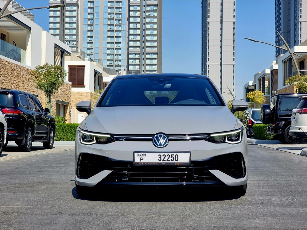 gris Volkswagen golf r 2022