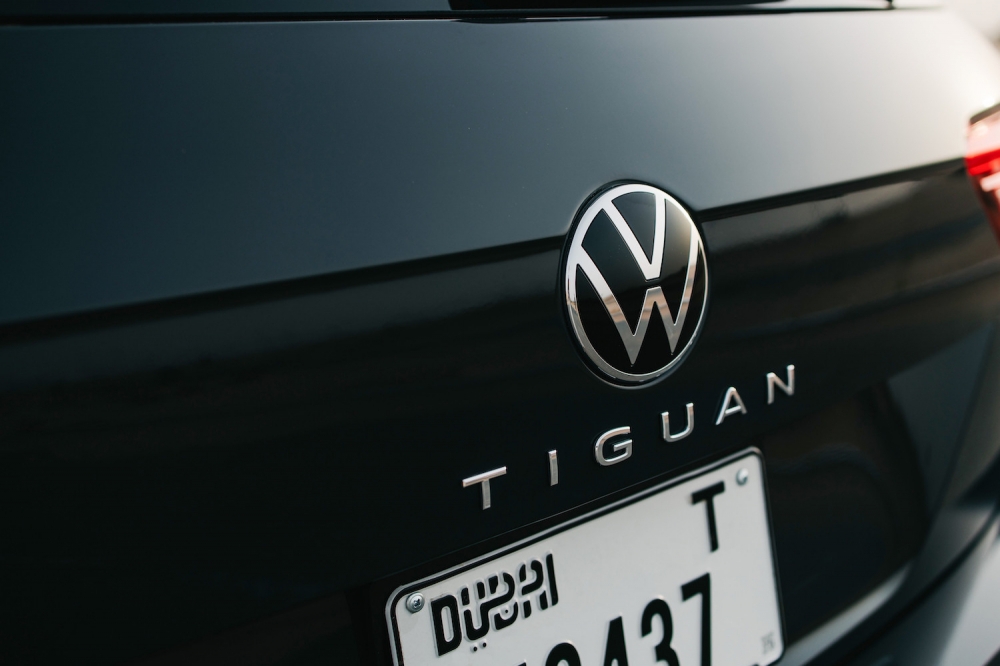 Black Volkswagen Tiguan 2023