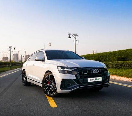 Location Audi Q8 2023 dans Abu Dhabi