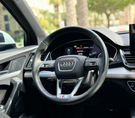 Location Audi Q5 2021 dans Dubai