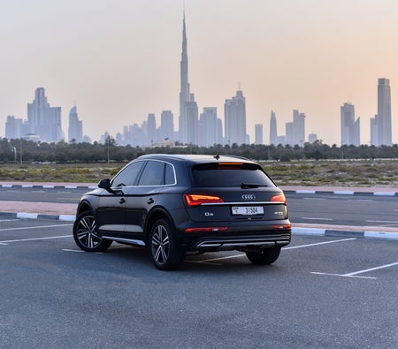 Alquilar Audi Q5 2024 en Dubai