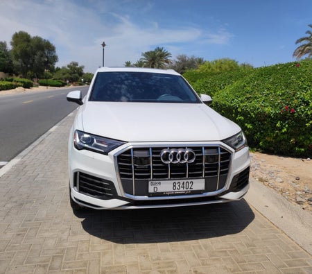 Location Audi Q7 2022 dans Dubai