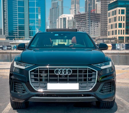 Miete Audi Q8 2023 in Dubai