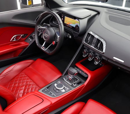 Rent Audi R8 Spyder 2021 in Dubai
