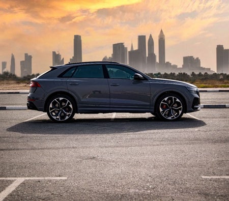 Miete Audi RS Q8 2022 in Abu Dhabi