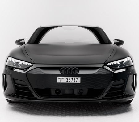 Huur Audi RS e-tron GT 2022 in Dubai