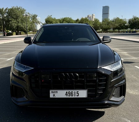 Location Audi SQ8 2023 dans Dubai