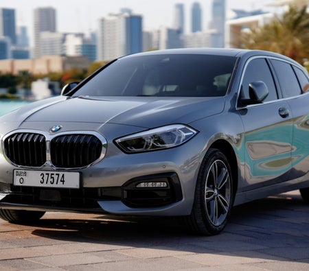 Location BMW 118i 2022 dans Dubai