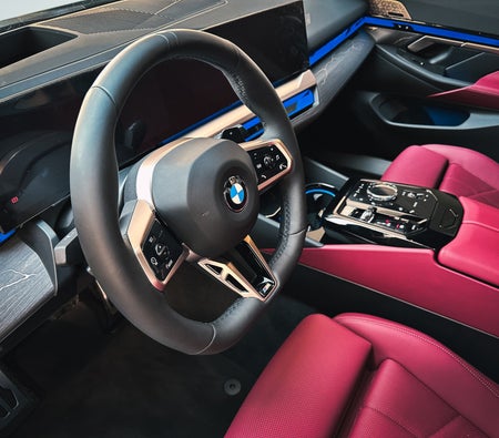 Huur BMW 520i 2024 in Dubai