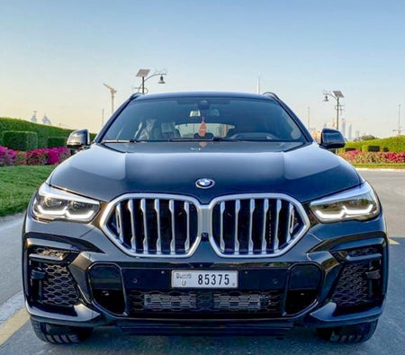 Huur BMW X6 xDrive40i 2022 in Sharjah