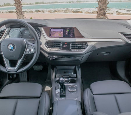Location BMW 218i 2021 dans Dubai