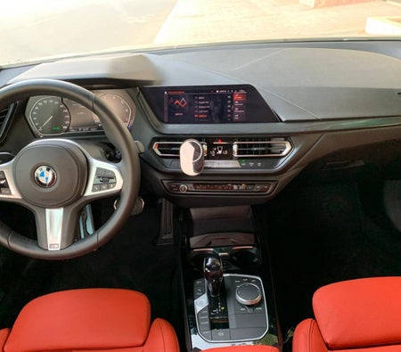 Location BMW 218i 2021 dans Dubai