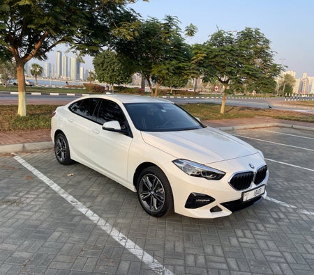Miete BMW 218i 2024 in Dubai
