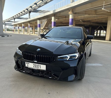 Alquilar BMW 320i 2021 en Dubai