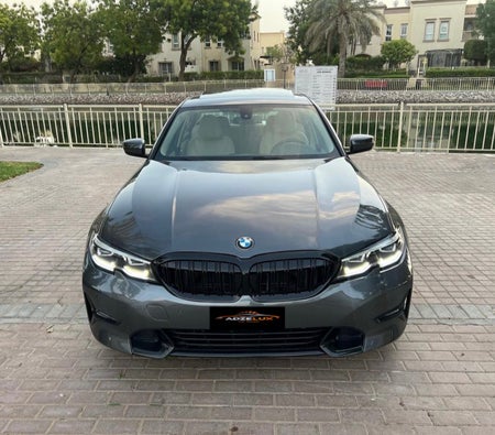 Location BMW 330i 2019 dans Dubai