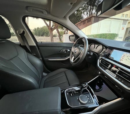 Miete BMW 330i 2019 in Dubai